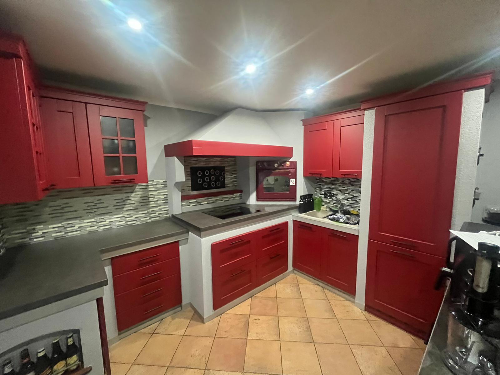 Rivestimento cucina “rossa” - C-infinito